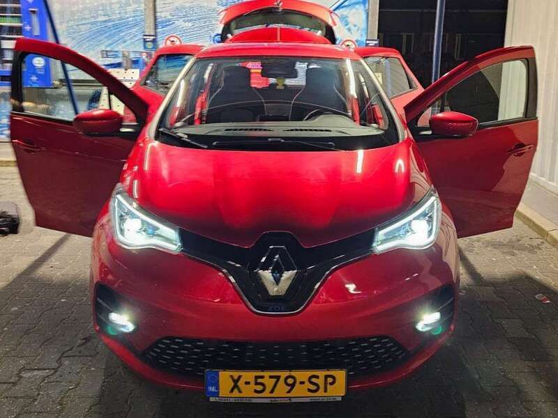 Rood Gebruikt 2020 Renault Zoe Bose Edition Hatchback | € 15.000 (Iets duurder) - Afbeelding 1/4