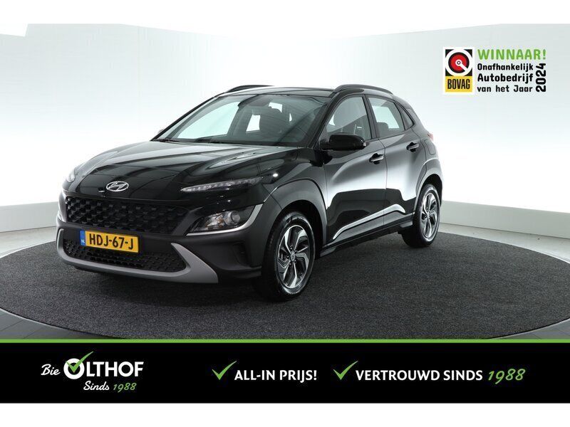 Zwart, metallic lak Gebruikt 2023 Hyundai Kona Comfort SUV | € 28.000 (Eerlijke prijs) - Afbeelding 1/4