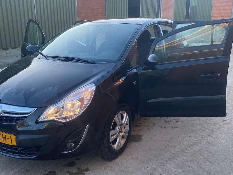 Zwart Occasion 2011 Opel Corsa Eco Hatchback | € 1.800 (Super prijs) - Afbeelding 1/4
