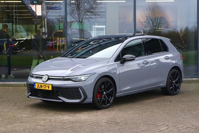 Grijs Gebruikt 2025 VW Golf VIII GTE Hatchback | € 45.750 - Afbeelding 1/4