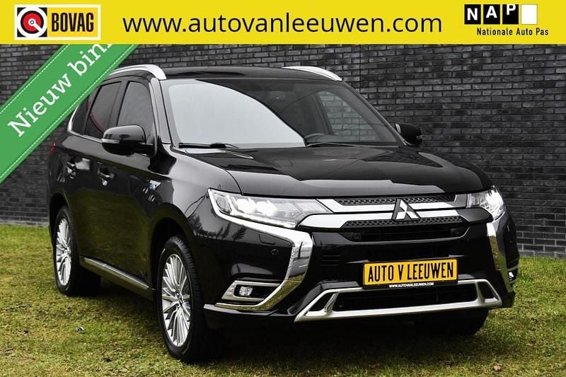 Zwart Occasion 2020 Mitsubishi Outlander P-HEV Edition SUV | € 22.925 (Eerlijke prijs) - Afbeelding 1/4