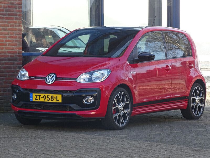 Rood Gebruikt 2018 VW up! Beats Hatchback | € 16.450 (Eerlijke prijs) - Afbeelding 1/4