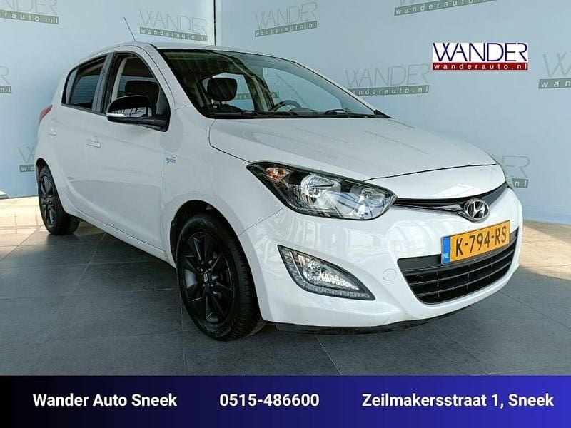 Wit Occasion 2014 Hyundai i20 Edition Hatchback | € 5.880 (Iets duurder) - Afbeelding 1/4