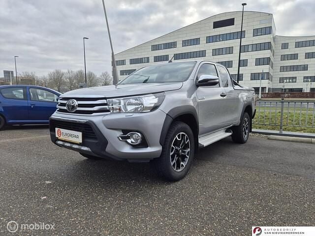 Grijs Occasion 2018 Toyota HiLux Pickup | € 24.200 (Eerlijke prijs) - Afbeelding 1/4