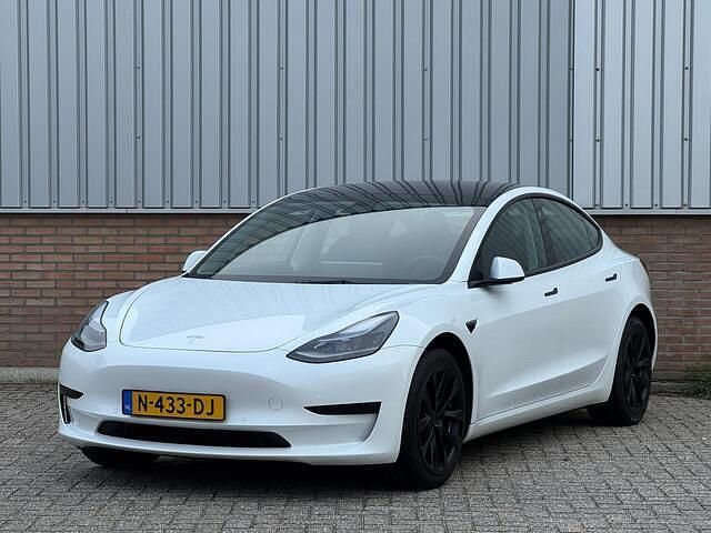 Wit Gebruikt 2021 Tesla Model 3 Standard Range Sedan | € 22.950 (Eerlijke prijs) - Afbeelding 1/4