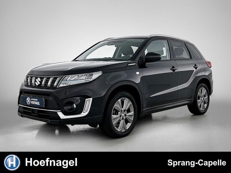 Zwart Gebruikt 2021 Suzuki Vitara Style SUV | € 22.850 (Eerlijke prijs) - Afbeelding 1/3