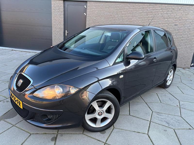 Zwart Occasion 2006 Seat Altea Reference MPV | € 3.795 (Duur) - Afbeelding 1/4