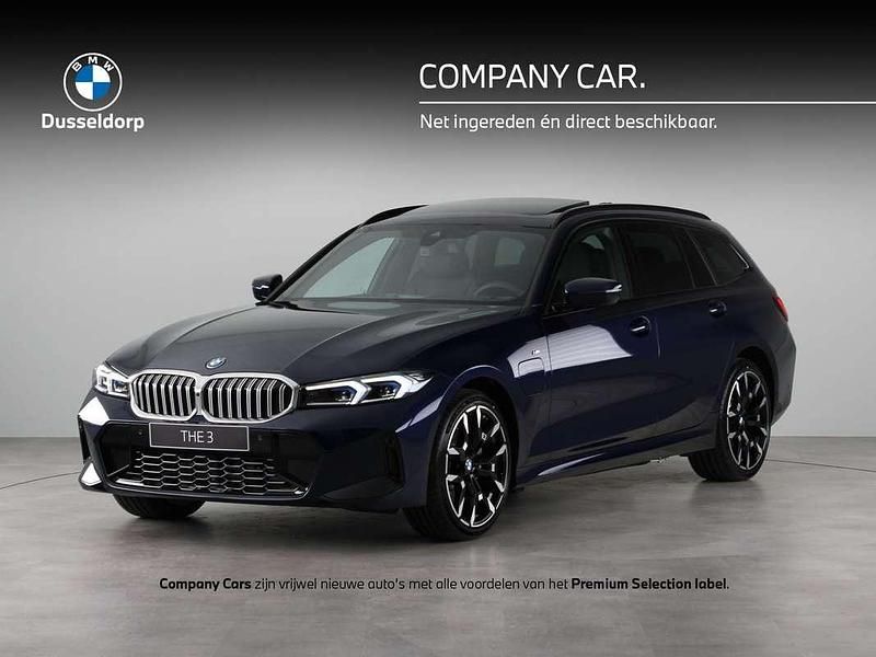 Blauw Gebruikt 2025 BMW 330e M Sport Stationwagen | € 64.950 - Afbeelding 1/4