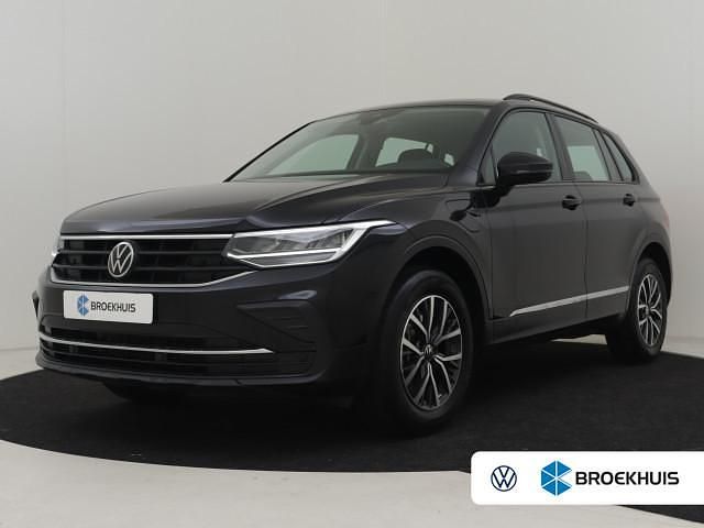 Zwart Gebruikt 2022 VW Tiguan Life SUV | € 26.895 (Super prijs) - Afbeelding 1/4