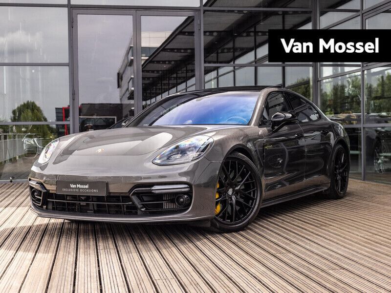 Grijs, metallic lak Gebruikt 2017 Porsche Panamera Turbo S Sedan | € 79.900 - Afbeelding 1/4