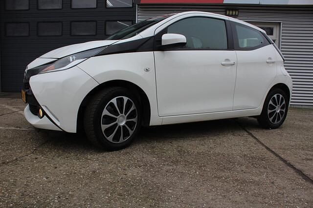 Occasion Toyota Aygo X-play 69 PK (50 kW) 2014 Wit Hatchback
