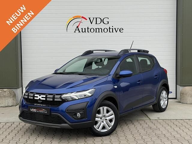 Blauw Occasion 2024 Dacia Sandero Expression Hatchback | € 21.950 (Duur) - Afbeelding 1/4