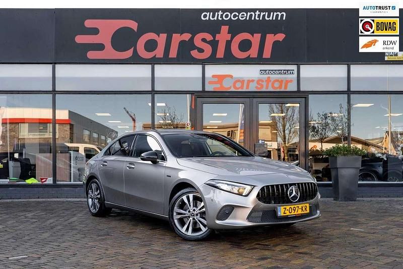 Grijs Occasion 2020 Mercedes A250 Premium Plus Sedan | € 23.950 (Goede deal) - Afbeelding 1/4