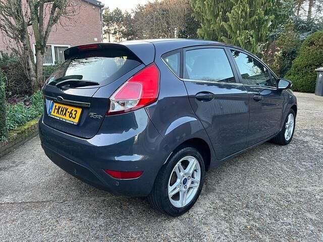 Occasion Ford Fiesta Titanium 101 PK (74 kW) 2013 Grijs (metallic) Hatchback