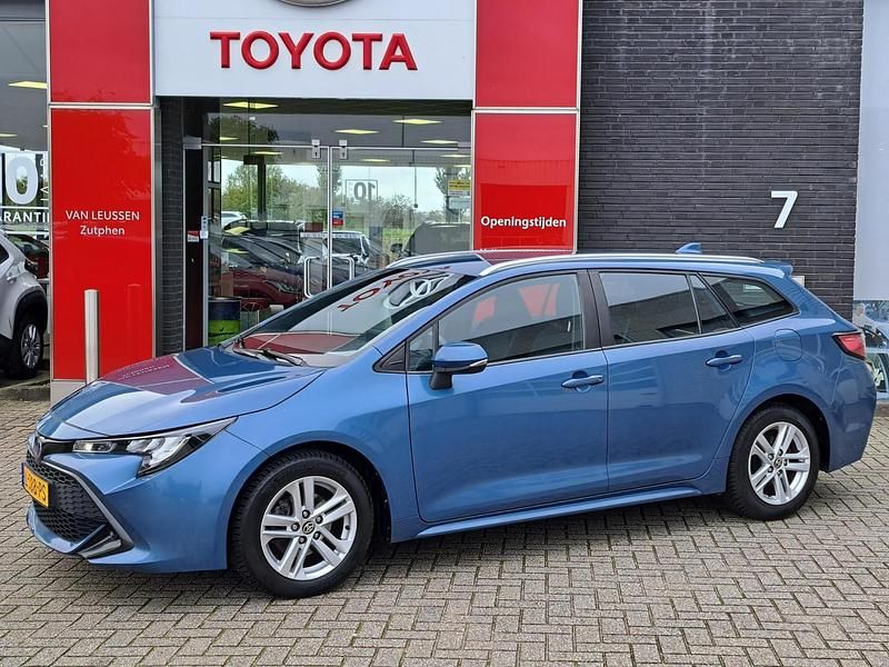 Blauw Gebruikt 2021 Toyota Corolla Stationwagen | € 19.400 (Goede deal) - Afbeelding 1/4