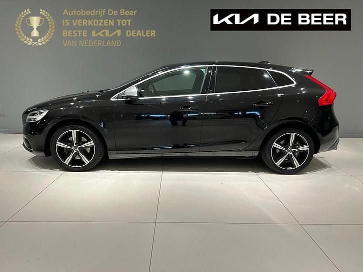 Zwart Gebruikt 2018 Volvo V40 Business Edition Stationwagen | € 13.995 (Goede deal) - Afbeelding 1/4