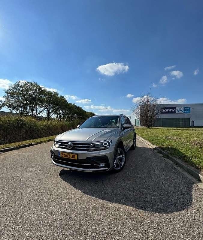 Grijs Gebruikt 2018 VW Tiguan R SUV | € 24.995 (Iets duurder) - Afbeelding 1/4
