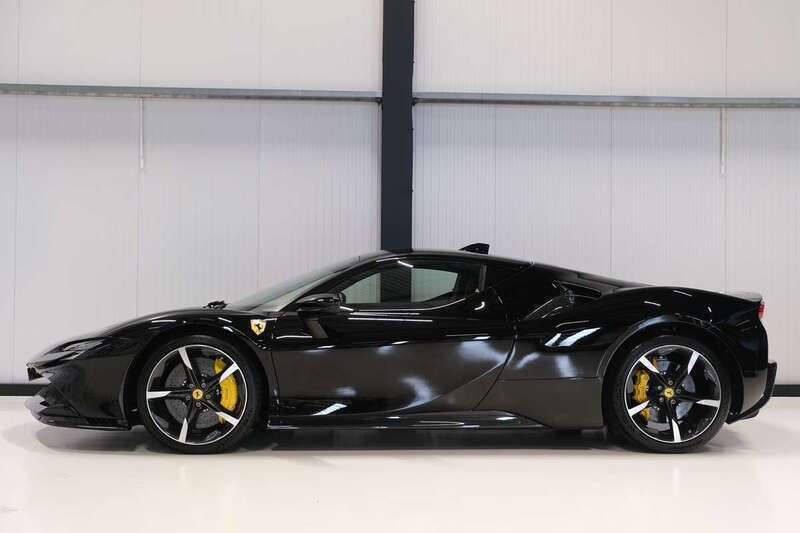 Zwart Gebruikt 2022 Ferrari SF90 Coupé | € 445.000 - Afbeelding 1/4
