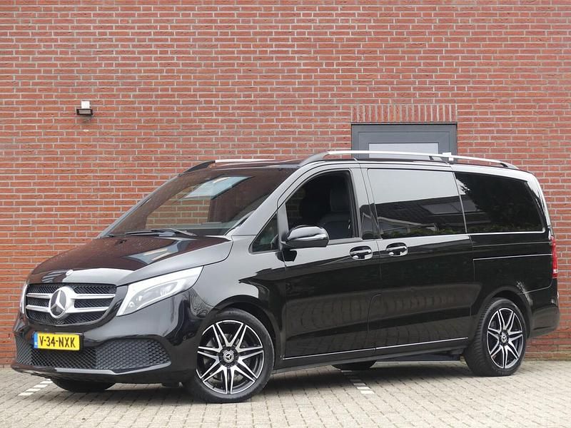 Zwart (metallic) Occasion 2019 Mercedes V250 MPV | € 37.950 (Super prijs) - Afbeelding 1/4