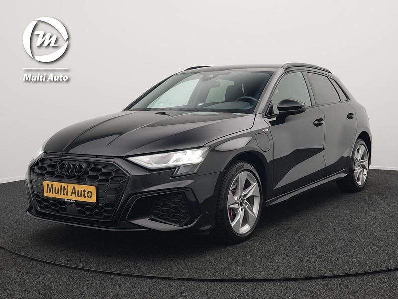 Zwart Gebruikt 2022 Audi A3 Sportback e-tron Competition Sedan | € 26.890 (Super prijs) - Afbeelding 1/4