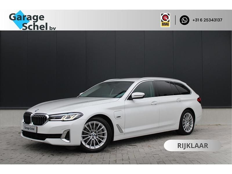 Wit Gebruikt 2022 BMW 520 Executive Stationwagen | € 29.950 (Super prijs) - Afbeelding 1/4