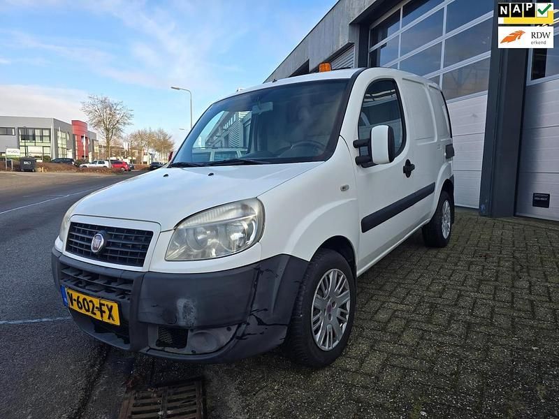 Gebruikt 2009 Fiat Doblò Basis MPV | € 1.363 - Afbeelding 1/4