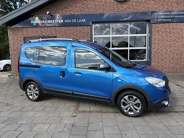 Blauw Gebruikt 2016 Dacia Dokker Stepway MPV | € 9.450 (Eerlijke prijs) - Afbeelding 1/4