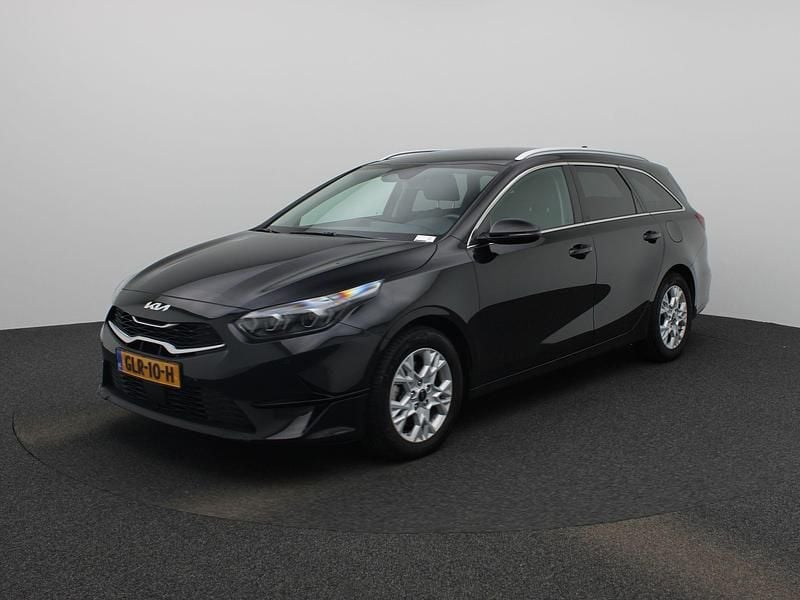 Zwart Gebruikt 2024 Kia Ceed Stationwagen | € 29.940 (Iets duurder) - Afbeelding 1/4