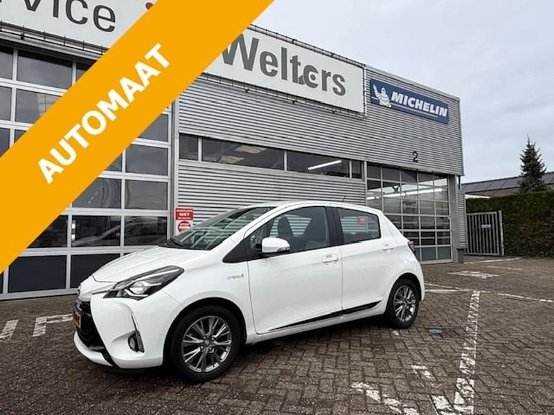 Wit Occasion 2017 Toyota Yaris Hybrid Hatchback | € 15.950 (Eerlijke prijs) - Afbeelding 1/4