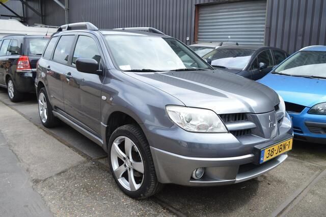 Grijs Gebruikt 2009 Mitsubishi Outlander SUV | € 1.849 (Eerlijke prijs) - Afbeelding 1/4