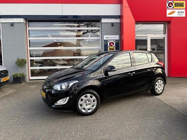 Zwart Occasion 2014 Hyundai i20 Hatchback | € 6.950 (Goede deal) - Afbeelding 1/4