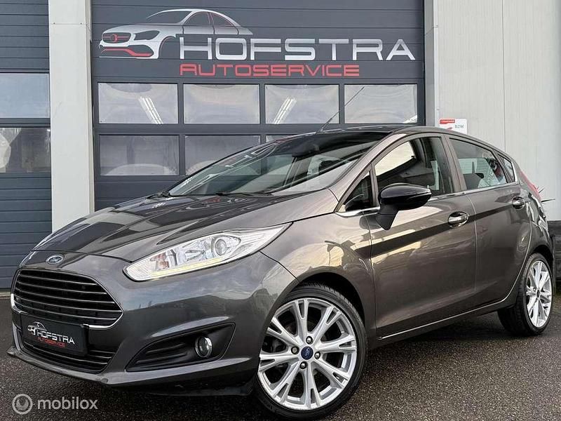 Grijs Gebruikt 2016 Ford Fiesta Titanium Hatchback | € 5.945 (Goede deal) - Afbeelding 1/4