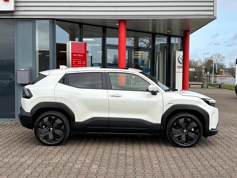 Nieuw Toyota Urban Cruiser Executive 127 kW (174 PK) 2026 Wit SUV