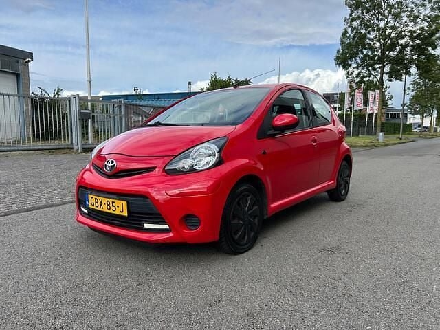 Rood Gebruikt 2012 Toyota Aygo Hatchback | € 3.850 (Goede deal) - Afbeelding 1/4