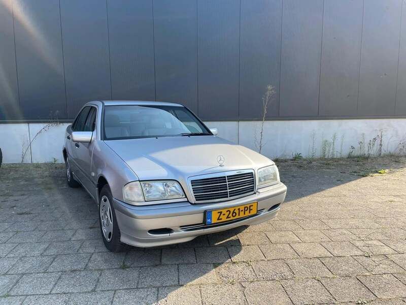Grijs Gebruikt 2000 Mercedes C180 Sedan | € 5.990 - Afbeelding 1/4