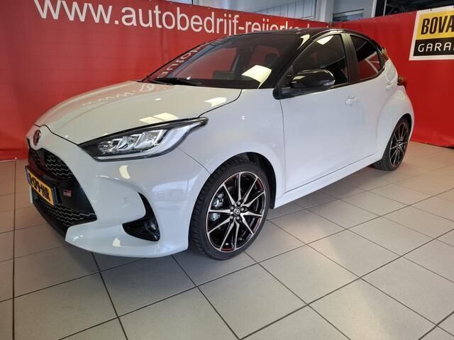 Grijs Gebruikt 2022 Toyota Yaris Sport Hatchback | € 26.250 - Afbeelding 1/4