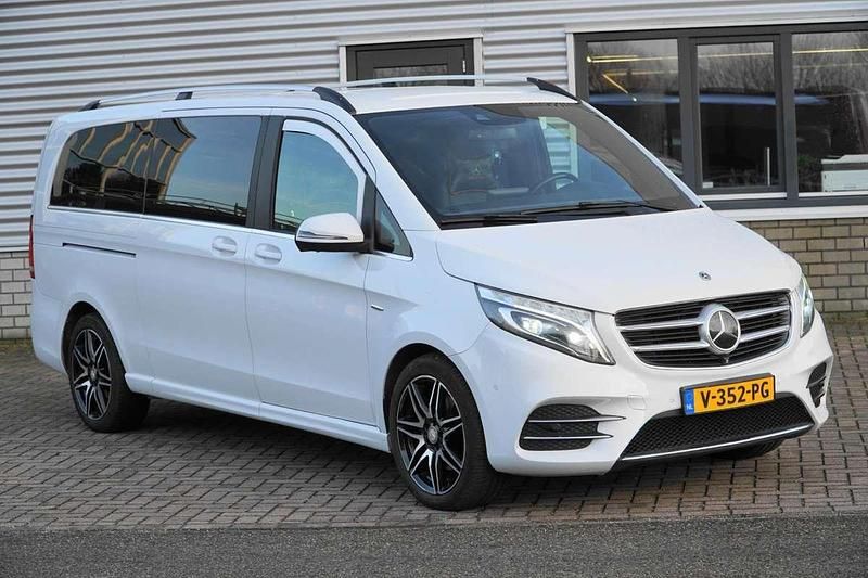 Gebruikt 2018 Mercedes V250 Avantgarde Edition MPV | € 39.634 - Afbeelding 1/4