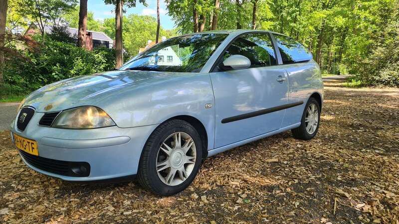 Blauw Gebruikt 2003 Seat Ibiza Hatchback | € 1.250 (Eerlijke prijs) - Afbeelding 1/4