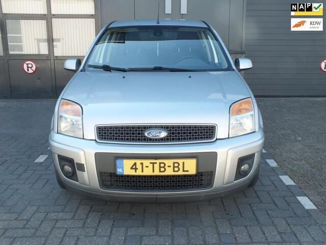 Grijs Gebruikt 2006 Ford Fusion MPV | € 1.999 (Eerlijke prijs) - Afbeelding 1/4