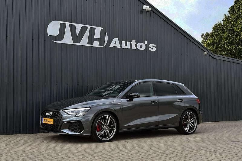 Grijs, metallic lak Gebruikt 2022 Audi A3 Sportback Competition Hatchback | € 28.500 (Super prijs) - Afbeelding 1/4
