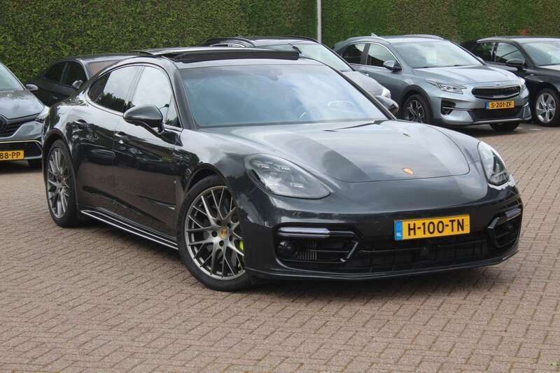 Grijs Gebruikt 2019 Porsche Panamera Turbo S Sedan | € 71.950 - Afbeelding 1/4