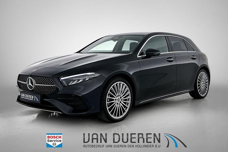 Zwart Gebruikt 2023 Mercedes A250 AMG line Hatchback | € 35.450 (Eerlijke prijs) - Afbeelding 1/4