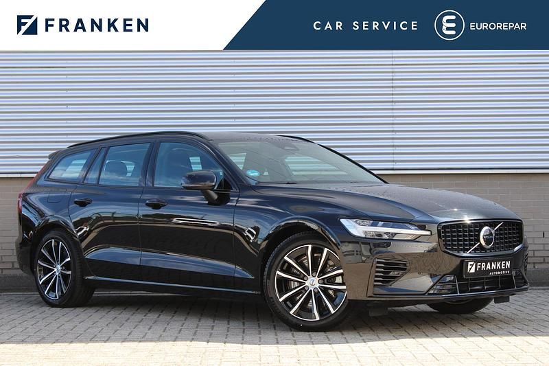 Zwart Gebruikt 2024 Volvo V60 Plus Stationwagen | € 44.495 (Eerlijke prijs) - Afbeelding 1/4