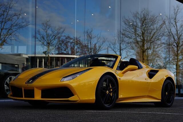 Geel Occasion 2018 Ferrari 488 Cabriolet | € 319.888 - Afbeelding 1/4