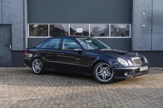 Blauw Occasion 2004 Mercedes E500 Sedan | € 18.950 (Duur) - Afbeelding 1/4