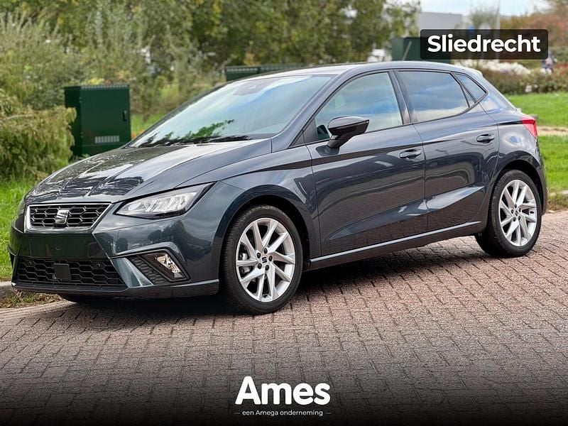 Grijs Gebruikt 2024 Seat Ibiza FR Hatchback | € 21.995 (Eerlijke prijs) - Afbeelding 1/3