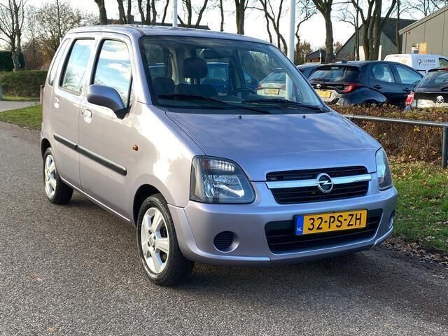 Paars, metallic lak Gebruikt 2004 Opel Agila Hatchback | € 1.999 (Eerlijke prijs) - Afbeelding 1/4