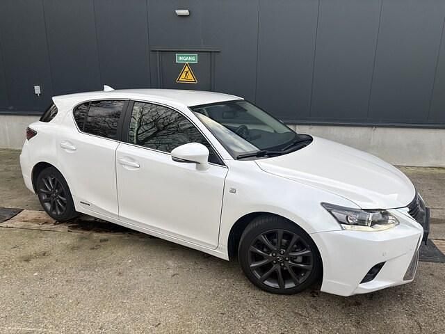 Occasion Lexus CT200h 101 PK (74 kW) 2015 Wit (metallic) Hatchback