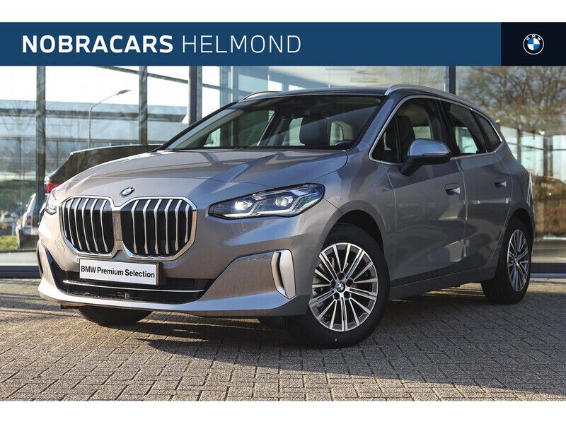 Skyscraper grey Gebruikt 2025 BMW 220 Luxury Line Stationwagen | € 46.950 (Iets duurder) - Afbeelding 1/4