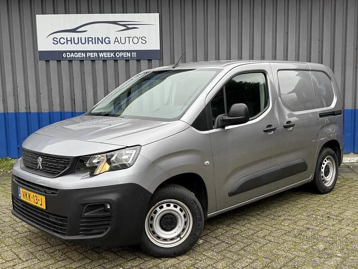 Grijs Gebruikt 2021 Peugeot Partner Premium MPV | € 9.999 (Eerlijke prijs) - Afbeelding 1/4